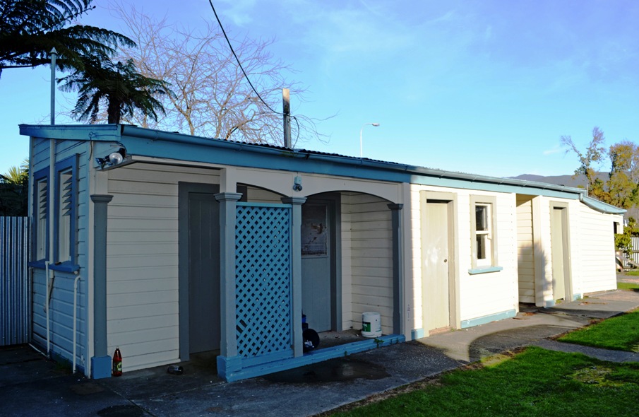 Bank of New Zealand Outhouses (Former), Takaka